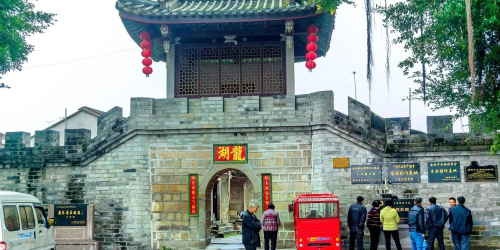 龍湖古寨