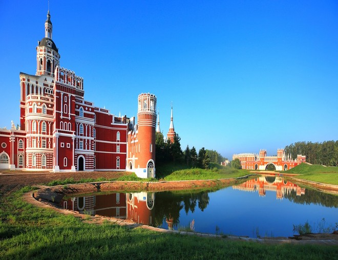 【5鑽】感受22度的夏天‧長白山、哈爾濱、吉林、大連8天之旅
關東第一名山~長白山(北坡+瀑布+魔界+溫泉)、冰雪大世界夢幻冰雪館、伏爾加莊園、松花江纜車、朝鮮族古村落(穿民族服飾、朝鮮族家訪)