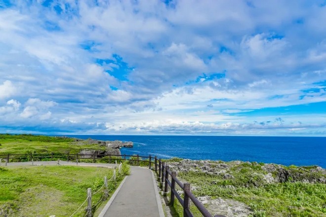 萬座毛海岸
