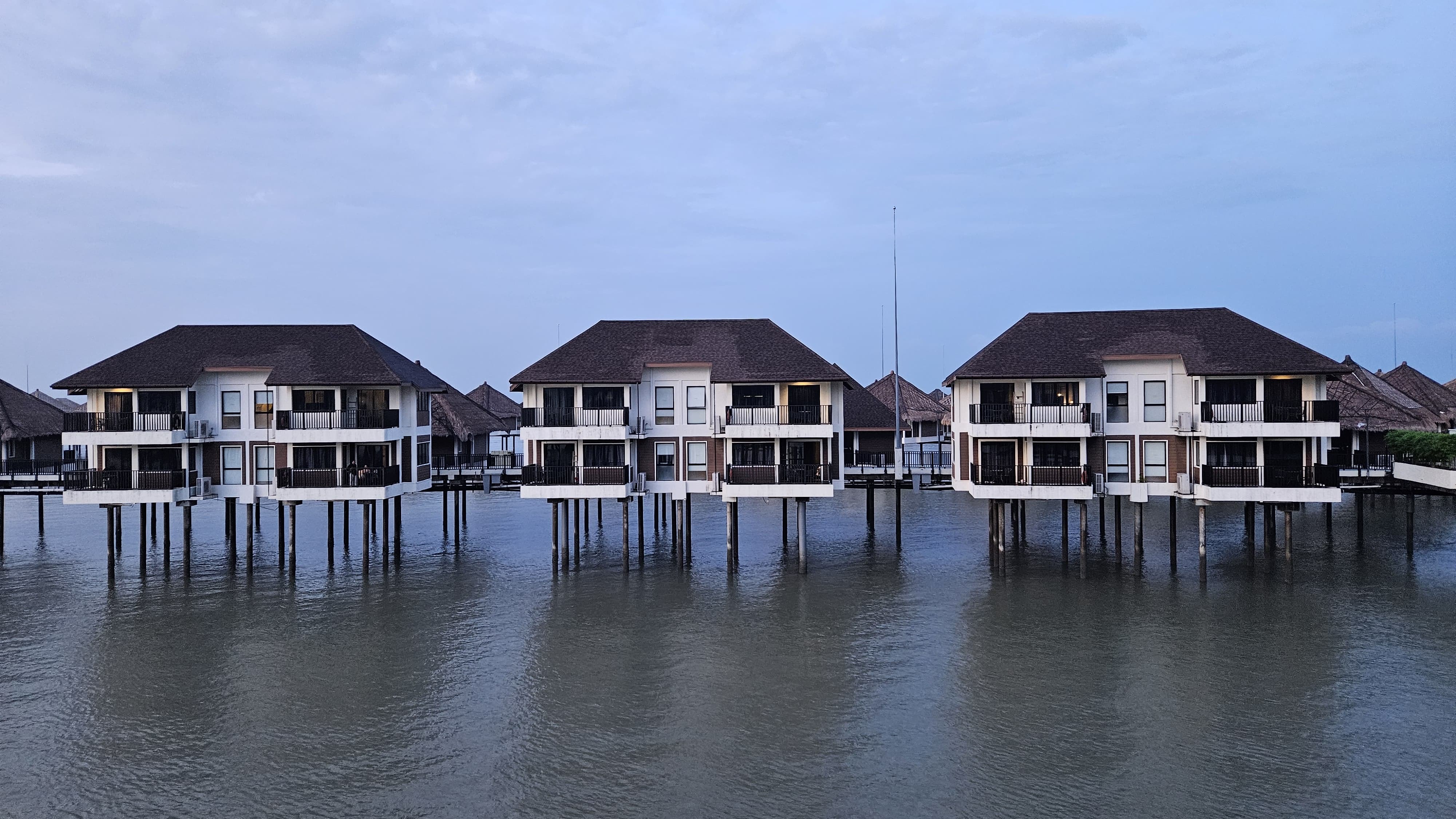 Avani Sepang Goldcoast Resort 水中高腳屋
