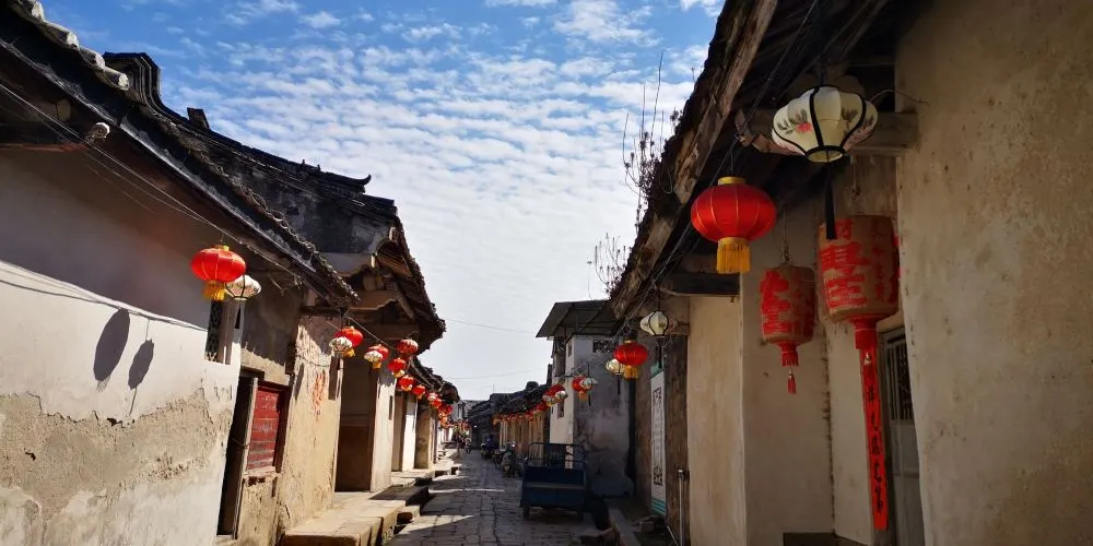 龍湖古寨