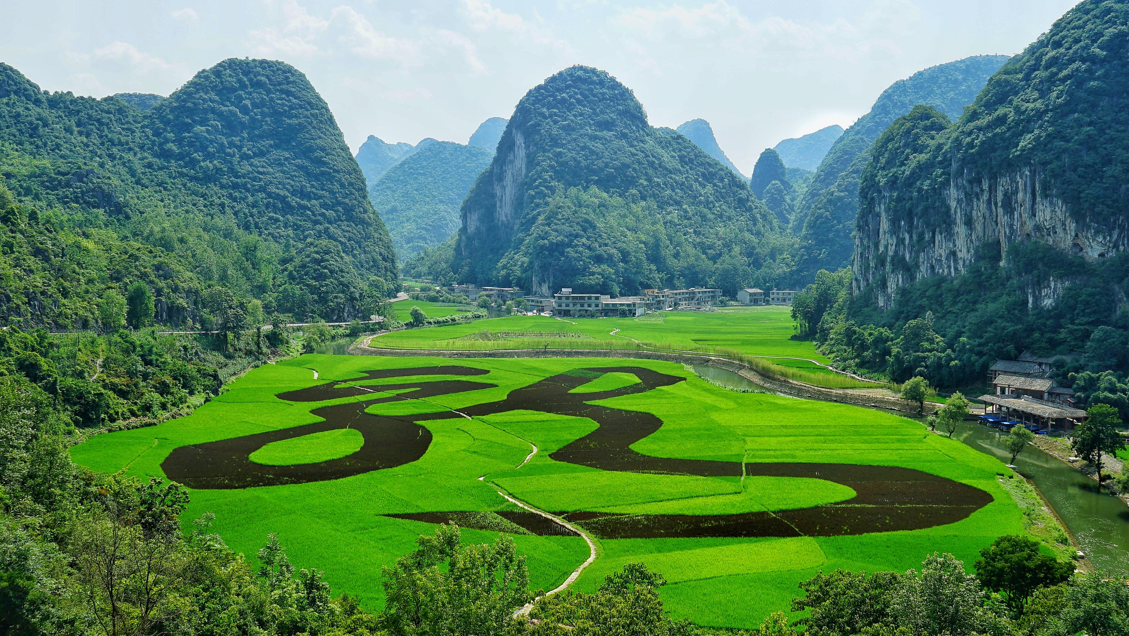 【3鑽】多彩貴州(貴陽、安順)4天純玩高鐵團   中國及亞洲第一大瀑布~黃果樹大瀑布(天星橋+陡坡塘+水簾洞)、龍宮龍字田、貴陽地標甲秀樓