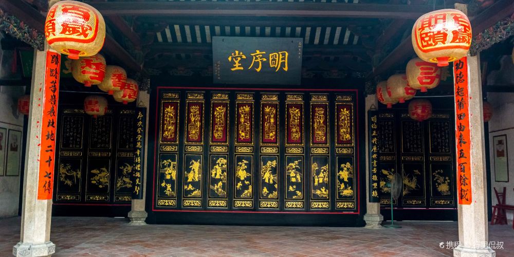 龍湖古寨