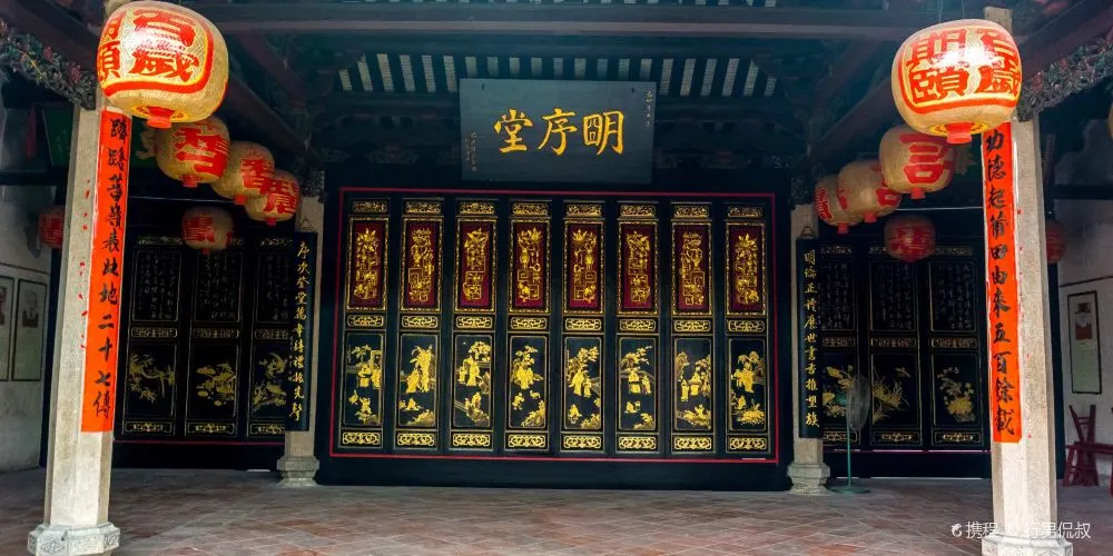龍湖古寨