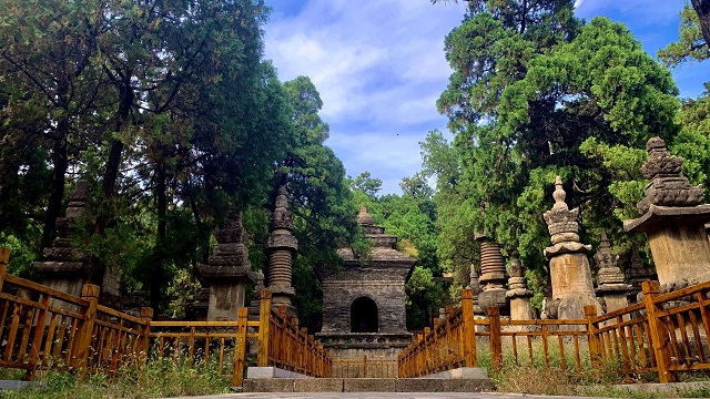 靈岩寺