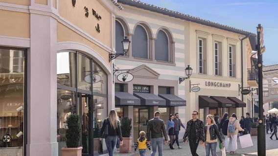 Milan – Serravalle Designer Outlet round-trip shuttle bus, multiple time slots available