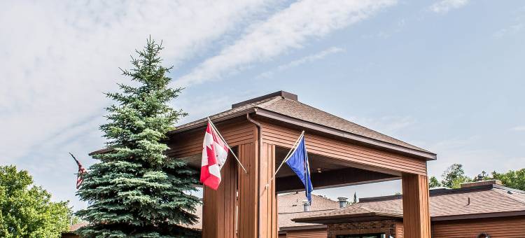 佩托斯基-哈伯斯普林斯凯艺酒店(Quality Inn Petoskey-Harbor Springs)图片