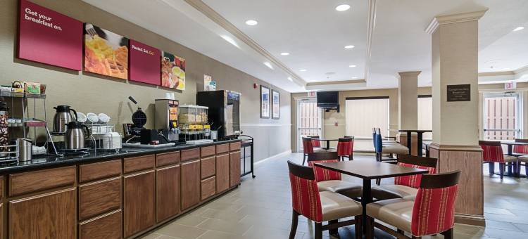 Springdale West I-49 品质酒店套房(Quality Suites Springdale West I-49)图片