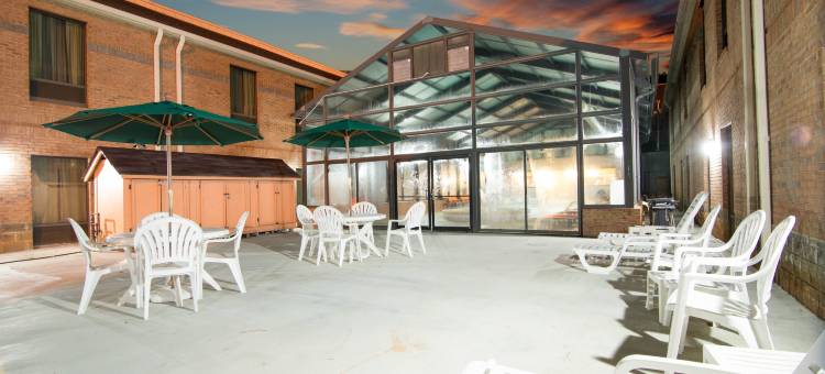 佩里国家博览会场区舒适套房酒店(Comfort Inn & Suites Perry National Fairgrounds Area)图片