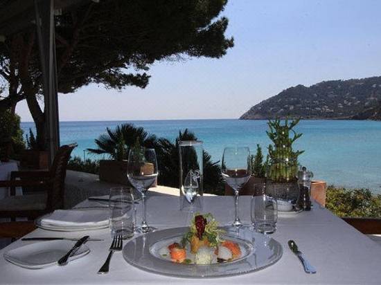 cap vermell beach hotel canyamel majorca