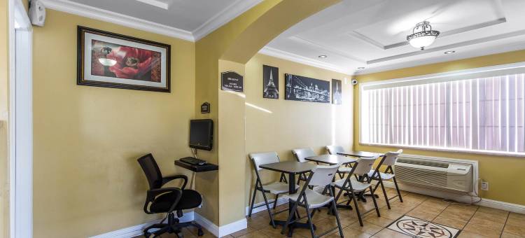 Rodeway Inn & Suites Near the Coliseum & Arena图片