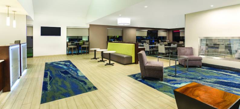 费城机场拉昆塔温德姆套房酒店(La Quinta Inn & Suites by Wyndham Philadelphia Airport)图片