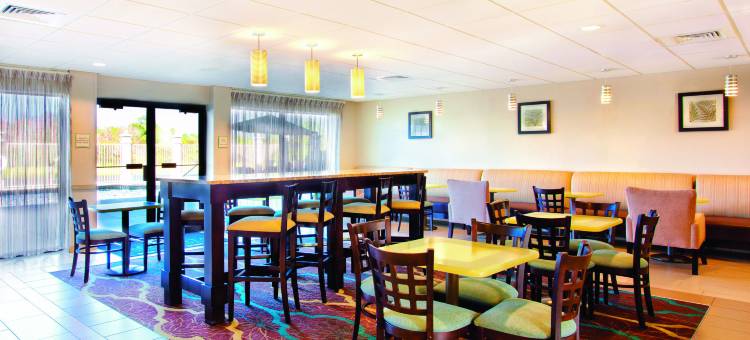北那不勒斯博尼塔斯普林斯拉昆塔温德姆套房酒店(La Quinta Inn & Suites by Wyndham Bonita Springs Naples N.)图片