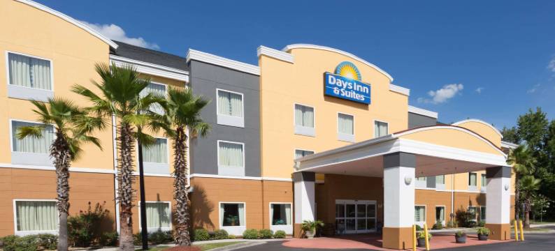 萨凡纳北I-95戴斯套房酒店(Days Inn & Suites by Wyndham Savannah North I-95)图片