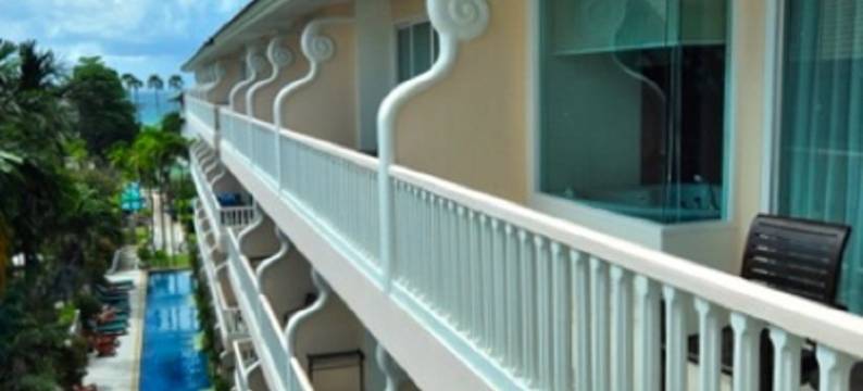 班卡伦布里度假酒店(Baan Karonburi Resort)图片