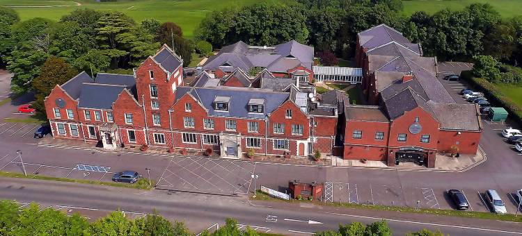 法恩罕猪背岭水疗酒店(Hogs Back Hotel & Spa Nr Farnham)图片