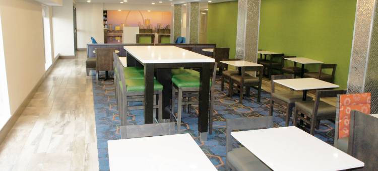 圣路易斯黑兹尔伍德机场北拉昆塔温德姆酒店(La Quinta Inn by Wyndham St. Louis Hazelwood - Airport North)图片
