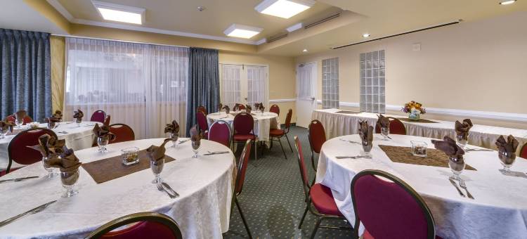 奥克维尔蒙特卡洛套房酒店(Monte Carlo Inn Oakville Suites)图片