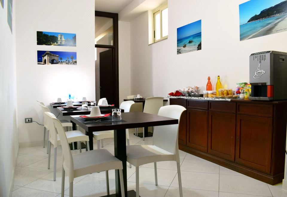 Thanit Rooms Hotel Overview