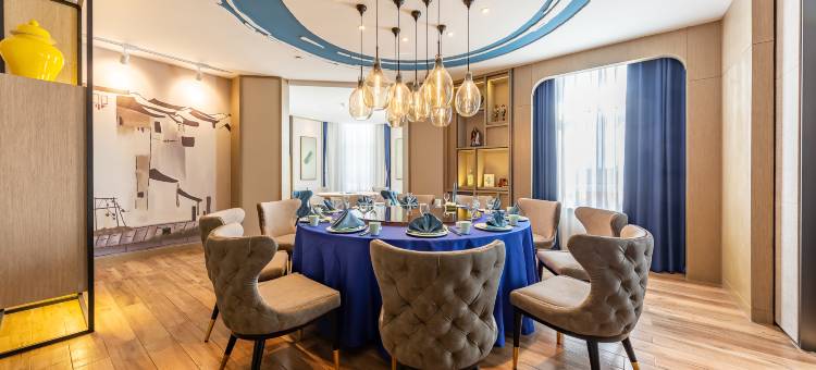 雨荷书香世家酒店(济南西站国际会展中心店)图片