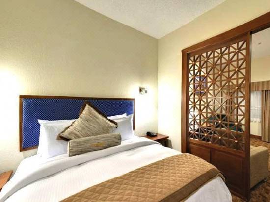 Wyndham Garden Baronne Plaza Hotel Reviews And Room Rates