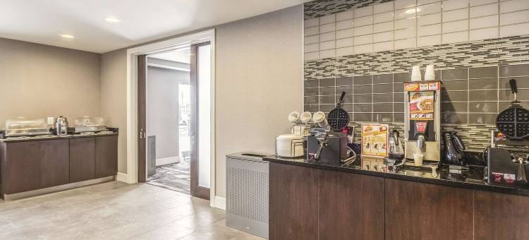 克里夫兰机场北拉昆塔温德姆套房酒店(La Quinta Inn & Suites by Wyndham Cleveland - Airport North)图片