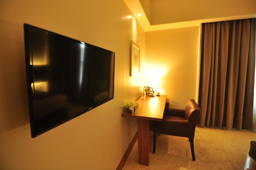 Hotel Demelia Panakkukang Makassar Hotel Reviews And Room Rates - 