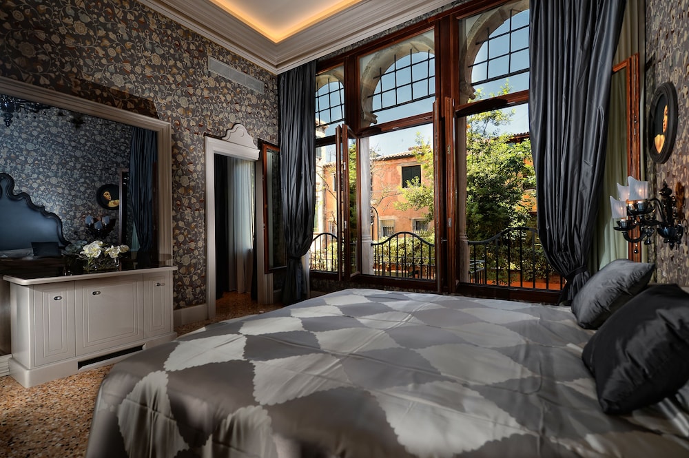 Palazzetto MadonnaOver view