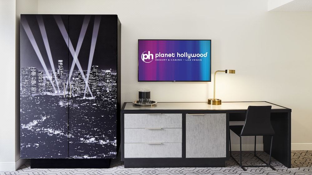Planet Hollywood Resort Casino Hotel Reviews And Room Rates