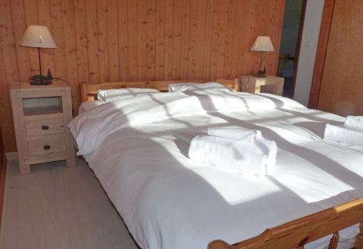 Frênes Hotel Overview