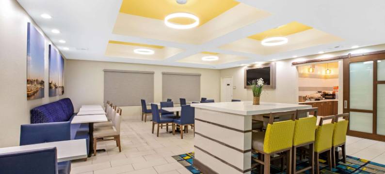 赛普拉斯东北长滩拉昆塔温德姆套房酒店(La Quinta Inn & Suites by Wyndham NE Long Beach/Cypress)图片