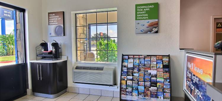 德克萨斯奥斯汀 - 犹他市中心 6 号汽车旅馆(Motel 6 Austin, TX - Central Downtown UT)图片