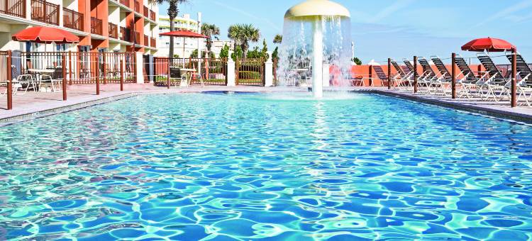 代托纳比奇海滨拉昆塔温德姆套房酒店(La Quinta Inn & Suites by Wyndham Oceanfront Daytona Beach)图片