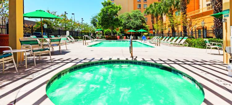 圣安东尼奥机场拉昆塔温德姆套房酒店(La Quinta Inn & Suites by Wyndham San Antonio Airport)图片