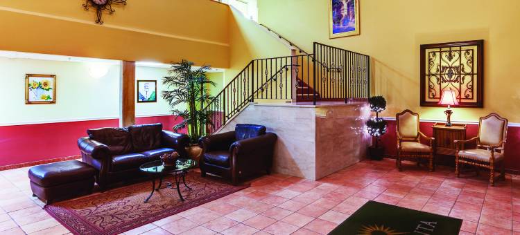 拉德福德拉昆塔温德姆酒店(La Quinta Inn by Wyndham Radford)图片