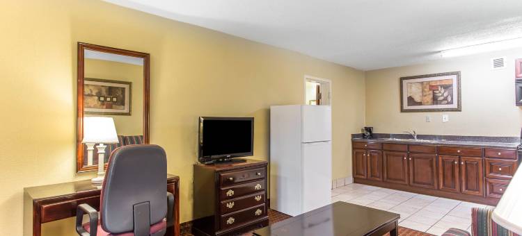 斯泰茨维尔凯隆波因特酒店(Clarion Pointe Statesville)图片