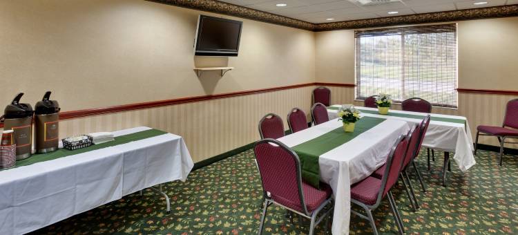 克林顿呗盟套房酒店(Baymont by Wyndham Clinton)图片