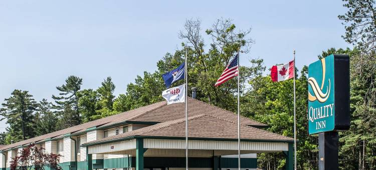 特拉弗斯城品质旅馆(Quality Inn Traverse City)图片