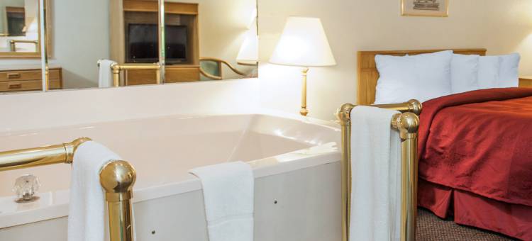 格林斯堡I-74凯艺套房酒店(Quality Inn & Suites Greensburg I-74)图片