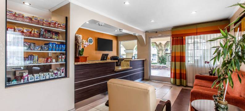 圣迭戈东/埃尔卡洪豪生酒店(El Cajon San Diego East)图片