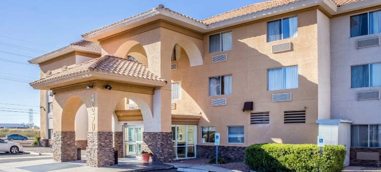 舒适套房酒店(Comfort Inn & Suites Near Kino Sports Complex)图片