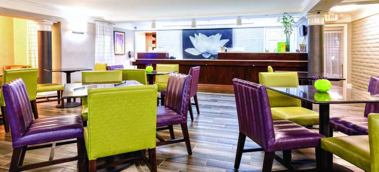 迈阿密机场北拉昆塔温德姆酒店(La Quinta Inn by Wyndham Miami Airport North)图片