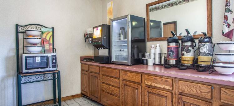 盖尔斯堡凯艺酒店 - 近 34 号美国国道及 I-74(Quality Inn Galesburg Near US Highway 34 and I-74)图片