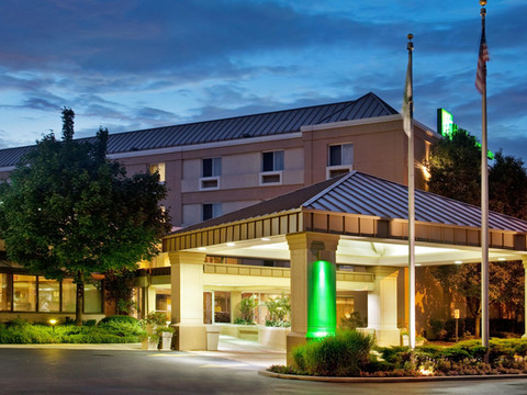 Holiday Inn & Suites 芝加哥罗斯奇姆(惠顿)