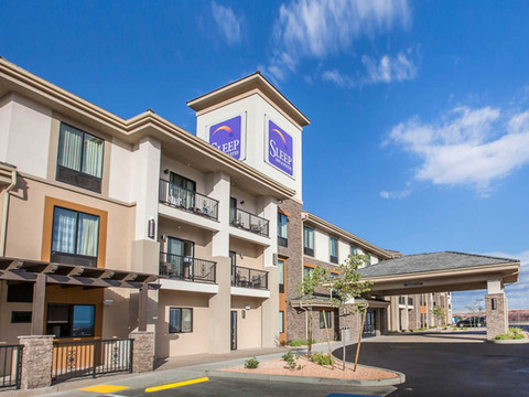 佩奇-鲍威尔湖舒眠套房旅馆