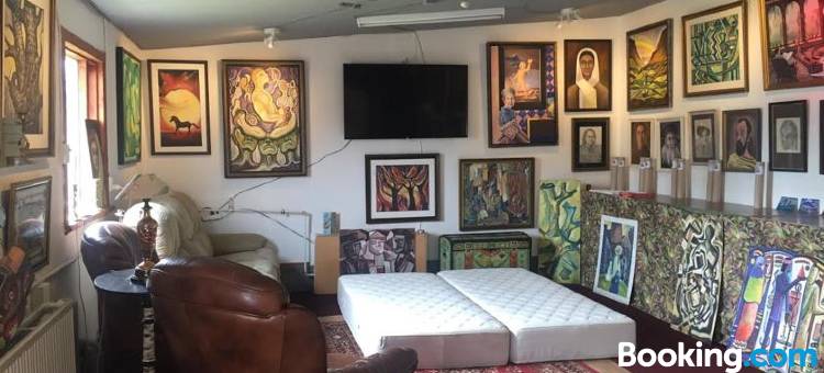 布里玛斯布里安眠旅馆-艺术画廊寄宿家庭(Brimarsbrú Sleep Inn-Art Gallery)图片