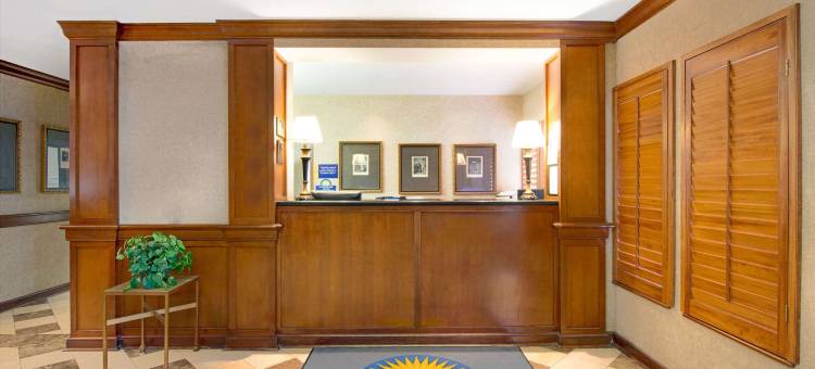 圣路易斯/西港戴斯酒店(Days Inn & Suites by Wyndham St. Louis/Westport Plaza)图片