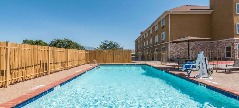 克利本戴斯套房酒店(Days Inn & Suites by Wyndham Cleburne TX)图片