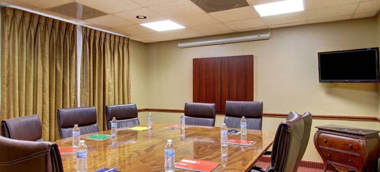 克里波恩菲布丽套房酒店(FairBridge Inn & Suites Cleburne)图片