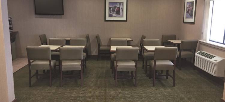 史蒂文斯波因特拉昆塔温德姆套房酒店(La Quinta Inn & Suites by Wyndham Stevens Point)图片